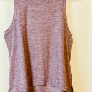 LOT OF SLEEVELESS TSHIRTS. ALL VERY NICE QUALITY AND IN GREAT CONDITION.